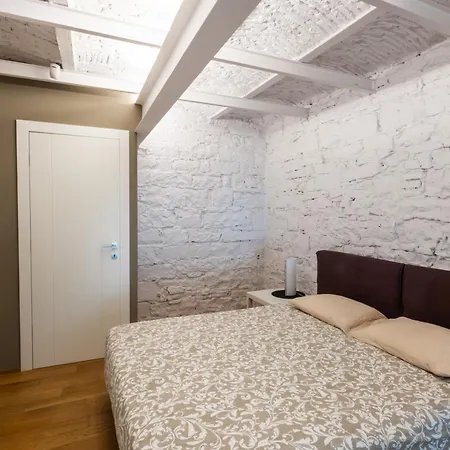 Simon's House Apartman *